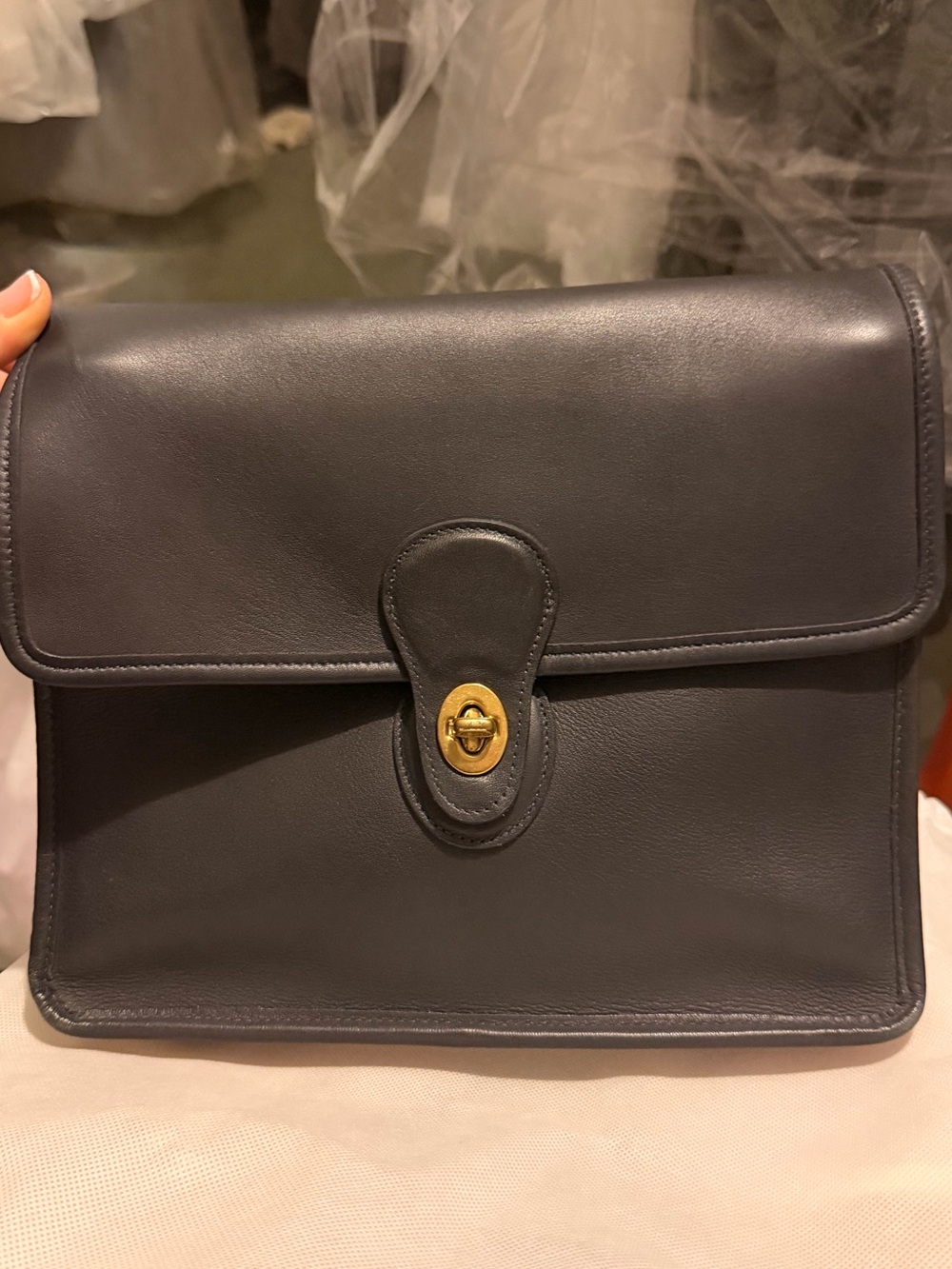 Vintage Coach blackLeather Shoulder Bag with Gold Hardware